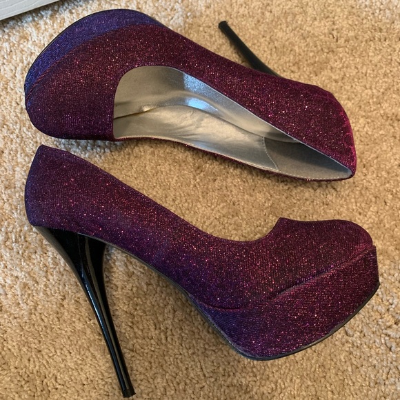 Size 8.5 sparkly iridescent platform heels - Picture 4 of 4